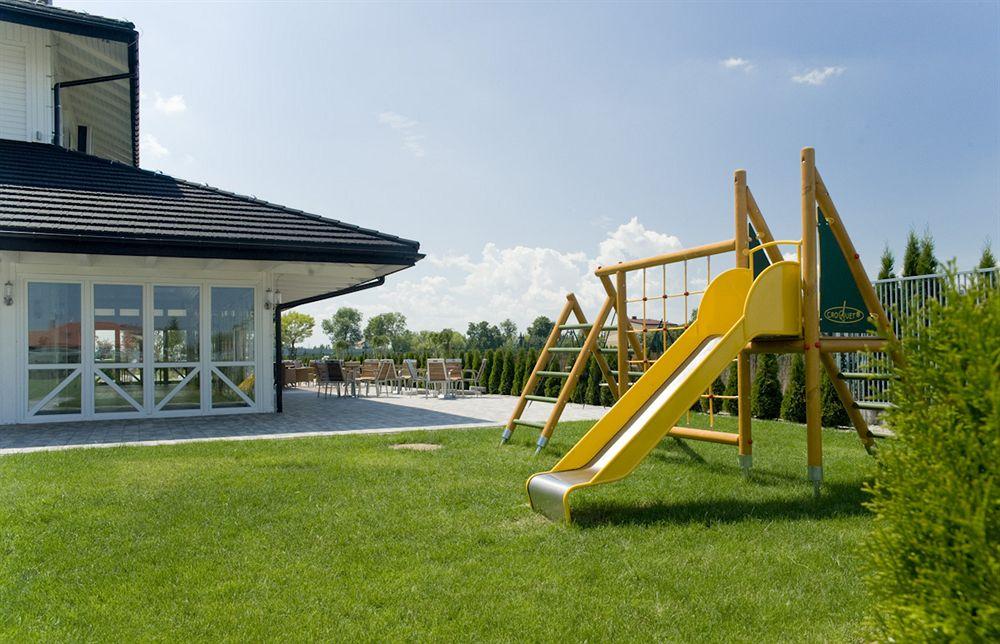 Hotel Lamberton Oltarzew ภายนอก รูปภาพ