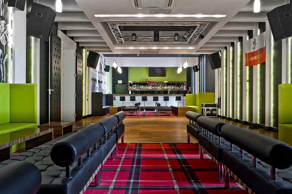 Hotel Lamberton Oltarzew ภายนอก รูปภาพ