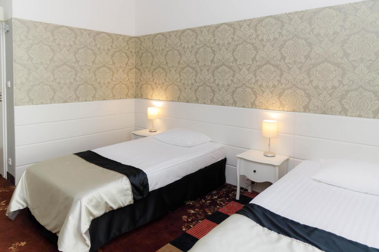 Hotel Lamberton Oltarzew ภายนอก รูปภาพ