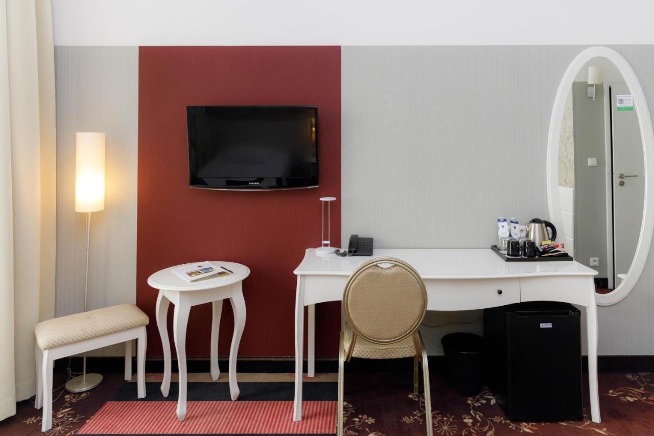 Hotel Lamberton Oltarzew ภายนอก รูปภาพ
