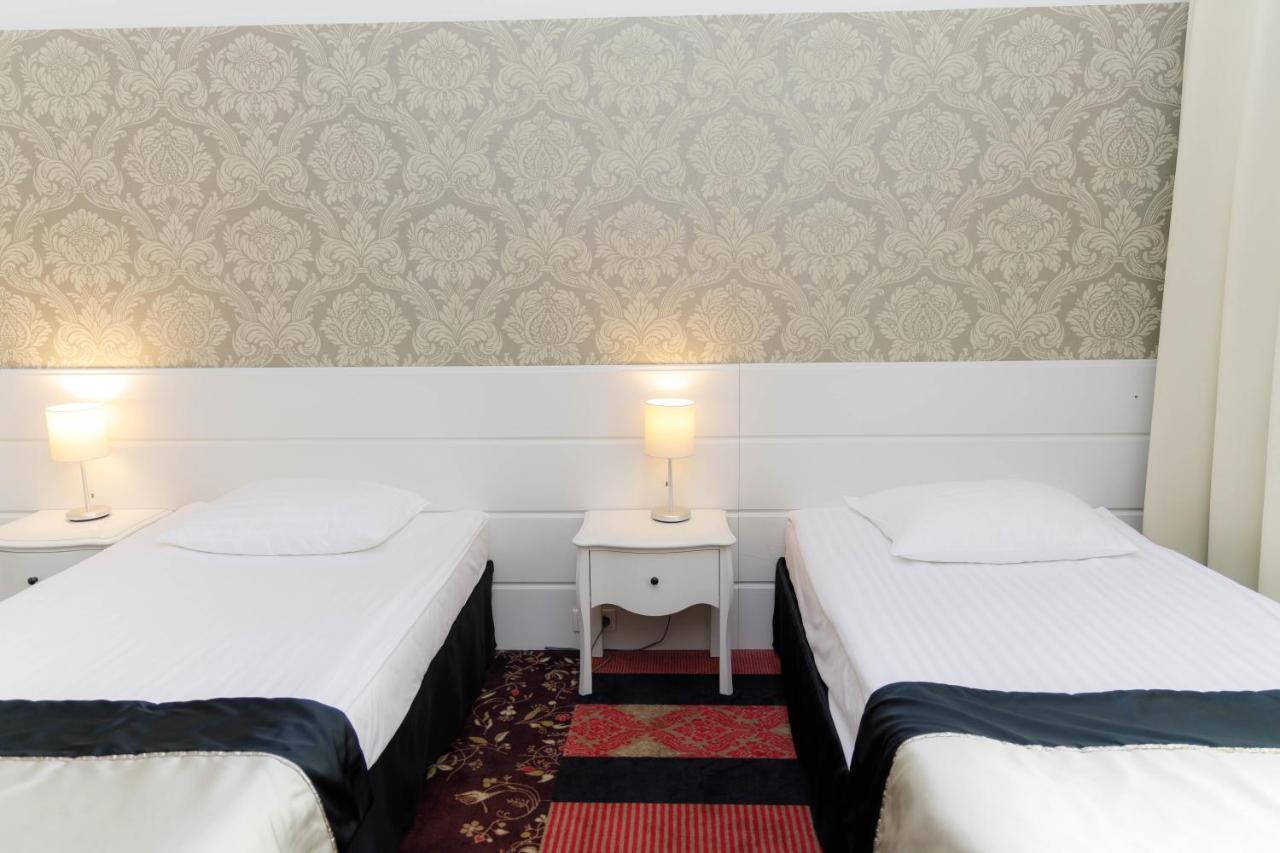 Hotel Lamberton Oltarzew ภายนอก รูปภาพ