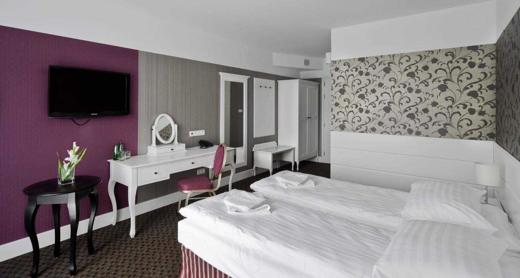 Hotel Lamberton Oltarzew ภายนอก รูปภาพ