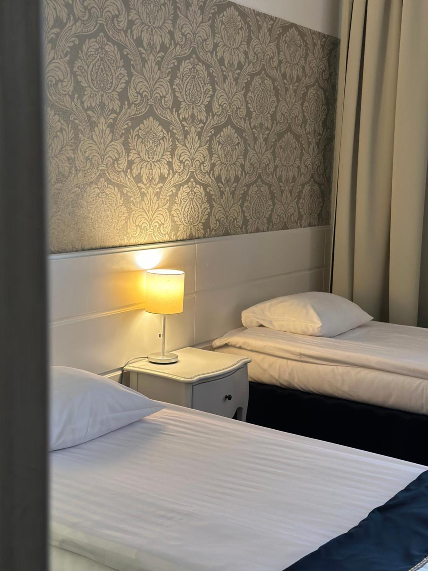 Hotel Lamberton Oltarzew ภายนอก รูปภาพ