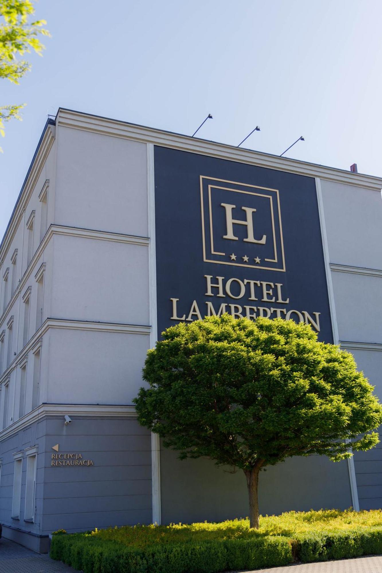 Hotel Lamberton Oltarzew ภายนอก รูปภาพ