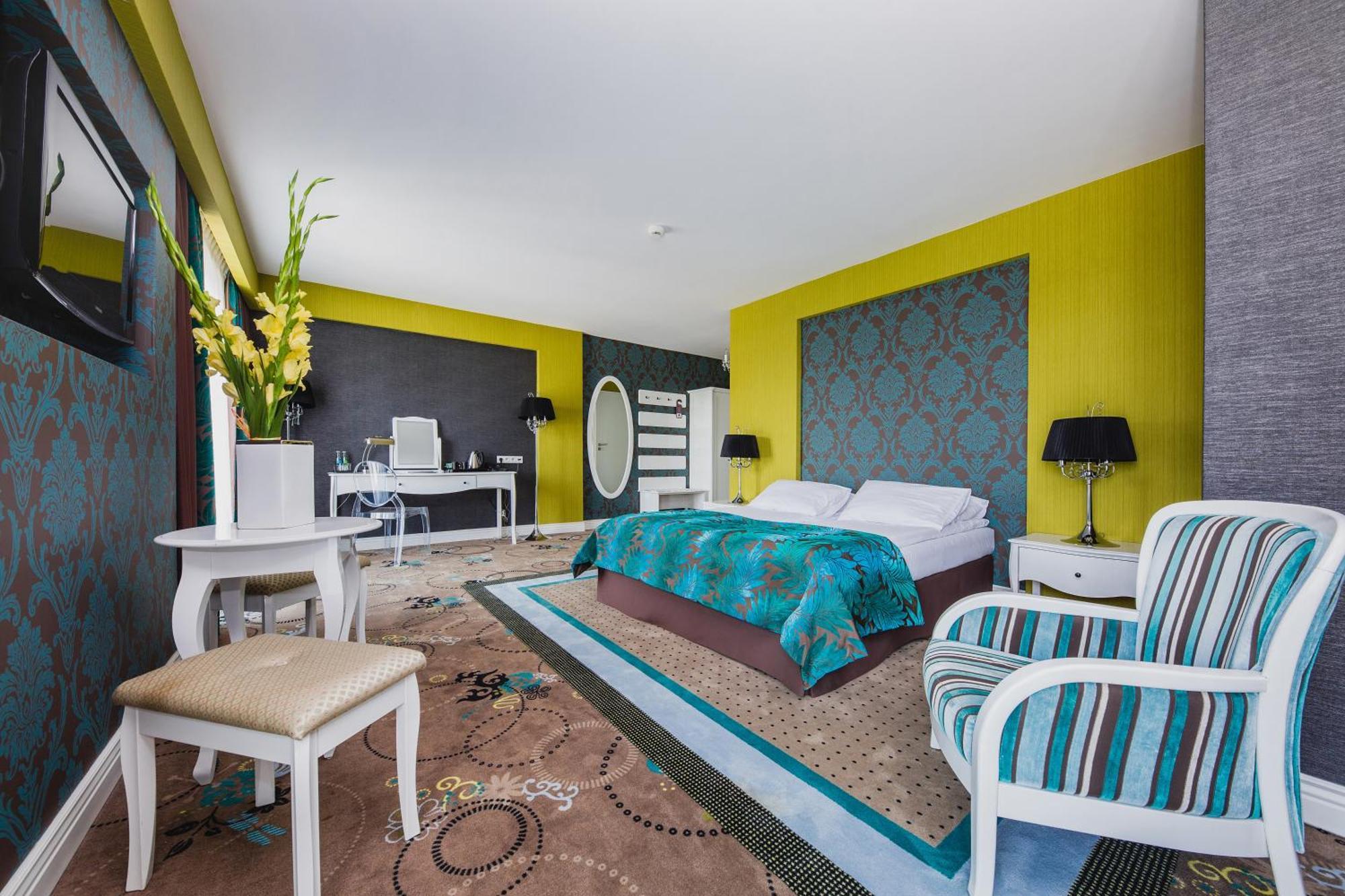 Hotel Lamberton Oltarzew ภายนอก รูปภาพ