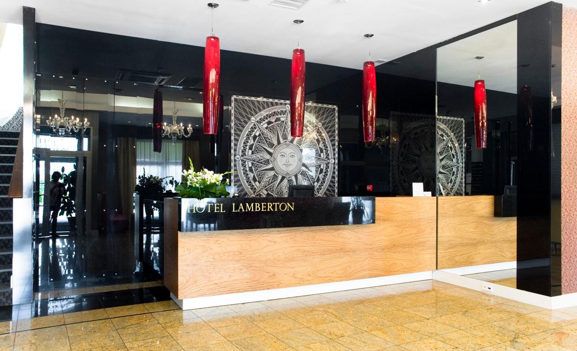 Hotel Lamberton Oltarzew ภายนอก รูปภาพ