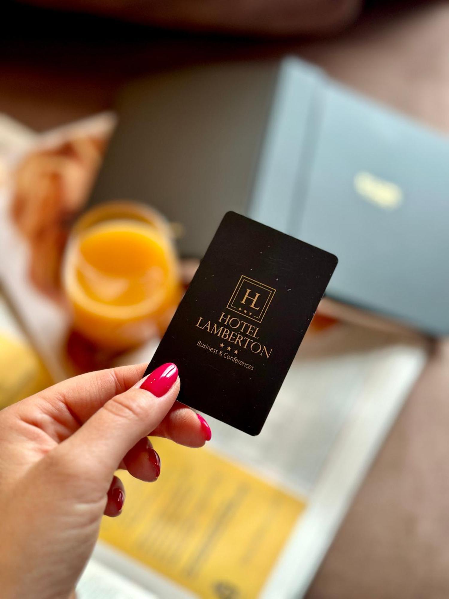 Hotel Lamberton Oltarzew ภายนอก รูปภาพ