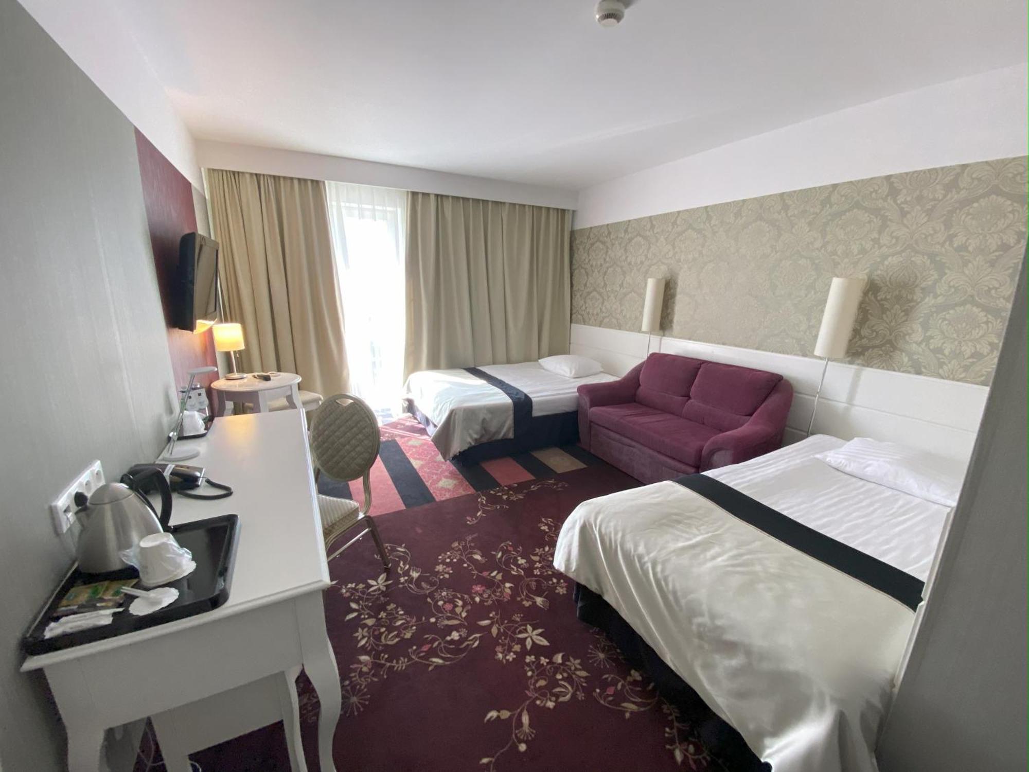 Hotel Lamberton Oltarzew ภายนอก รูปภาพ