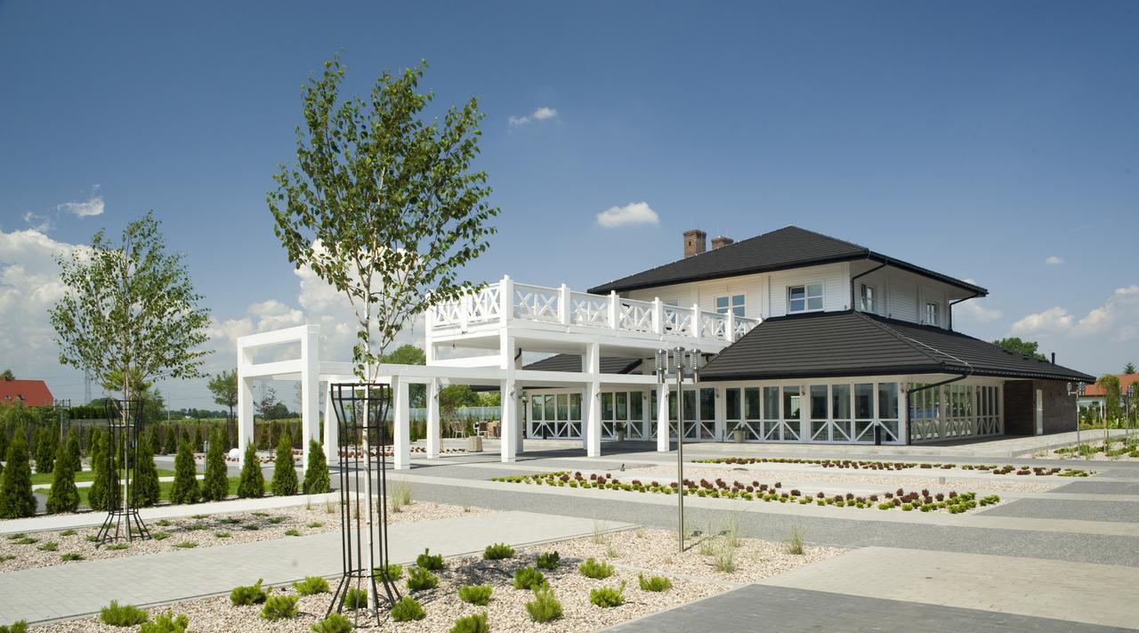 Hotel Lamberton Oltarzew ภายนอก รูปภาพ