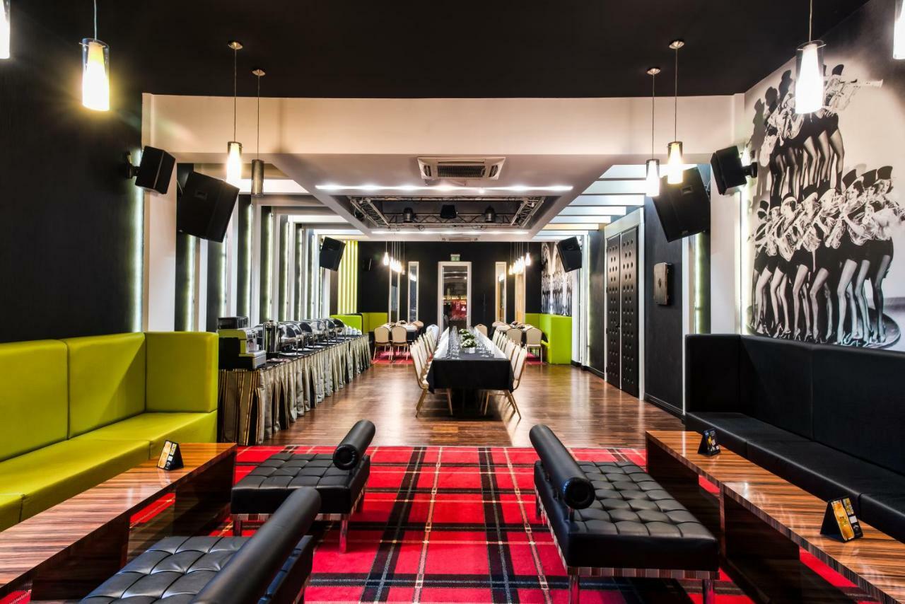 Hotel Lamberton Oltarzew ภายนอก รูปภาพ